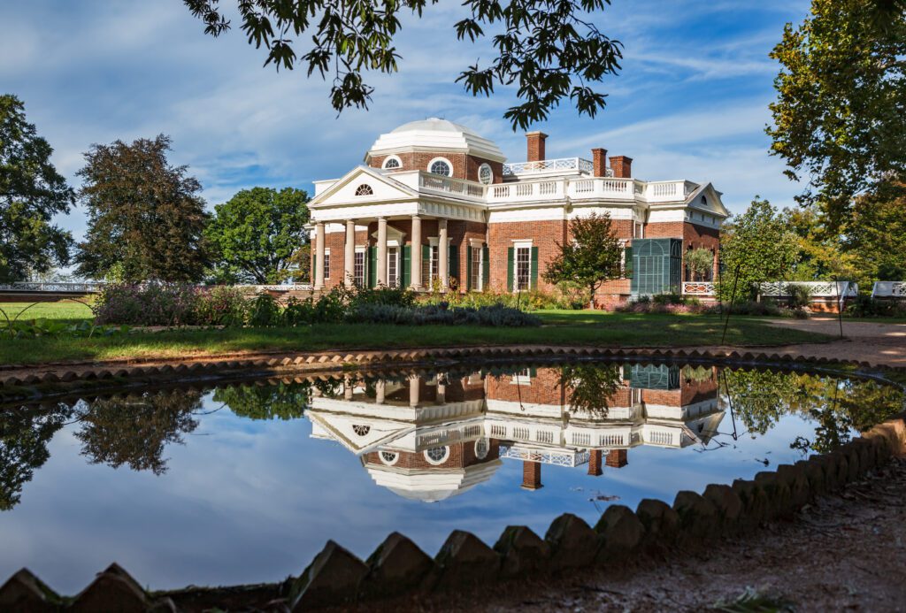 Become a Fall Break Hotspot: Monticello, a historic site in the Southeast, surrounded by autumn foliage, attracting October travelers with its blend of history and natural beauty.